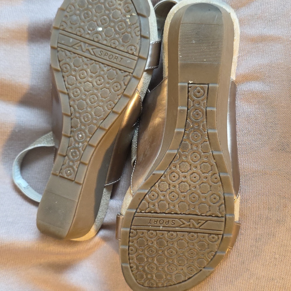 Anne Klein Women's Cream and Gold Sandals - Picture 4 of 6